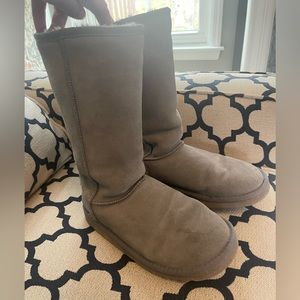 UGG size 8 tall